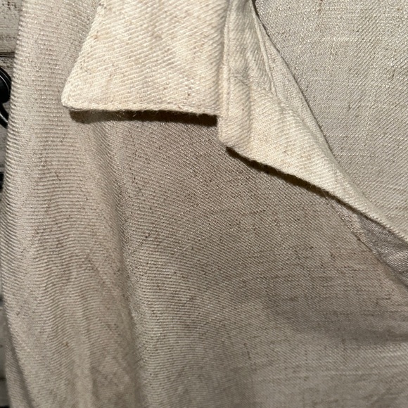 Linden Cream Boxy Blouse with Notched Collar - Picture 2 of 2